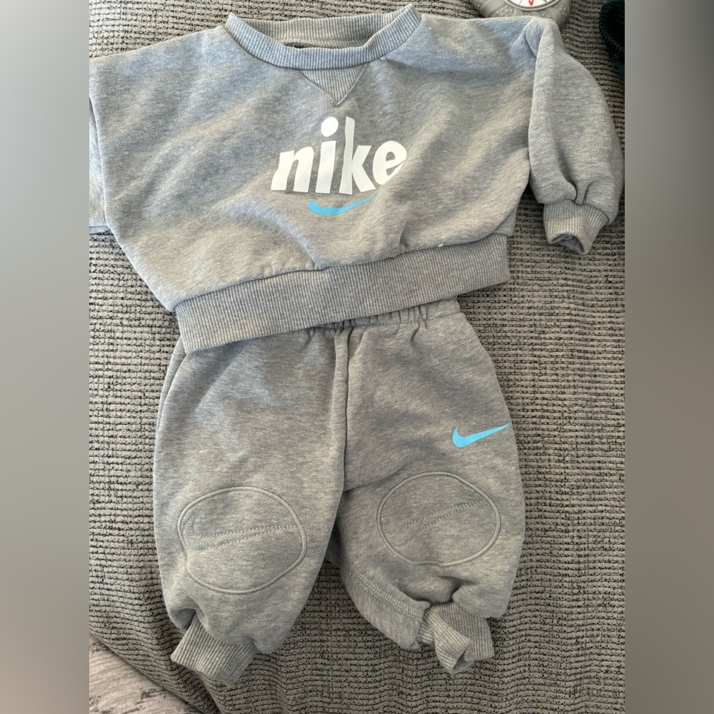Nike Infant sweatsuit